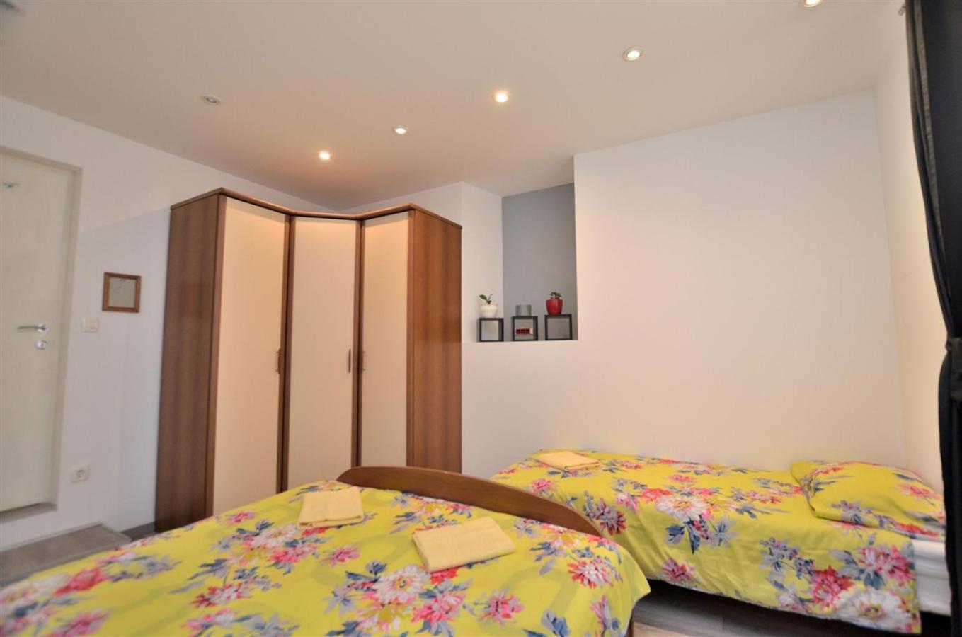 Butterfly Apartment *