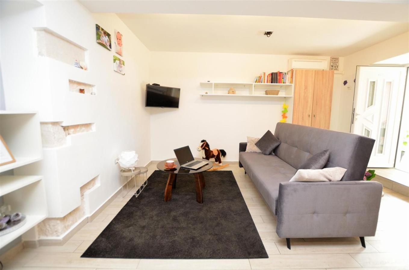 Butterfly Apartment Nedescina
